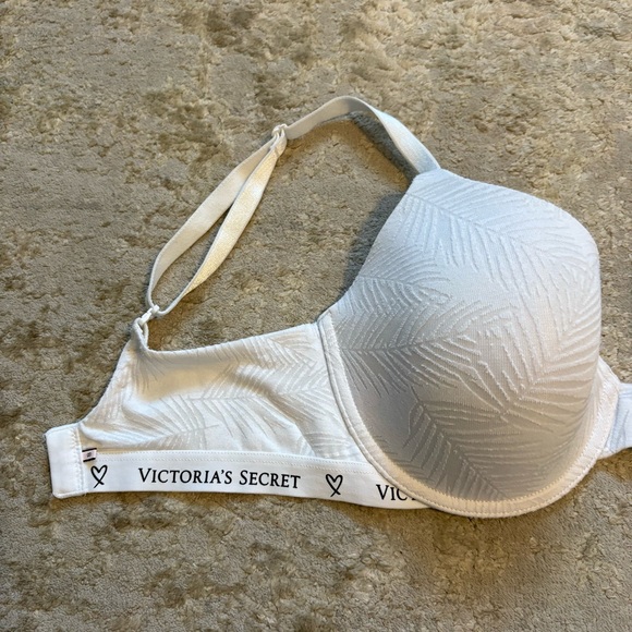Victoria’s Secret White Leaf Embossed T-Shirt Lightly Lined Demi Bra Size 32DD - Picture 8 of 13